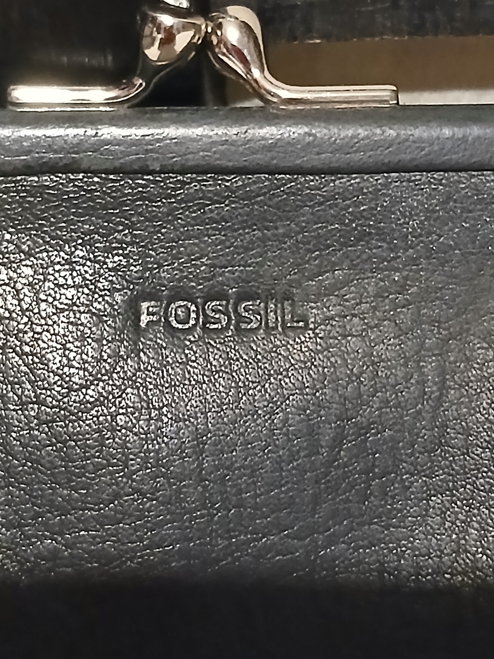Fossil Black Leather Kiss-Lock Clutch - Picture 2 of 6